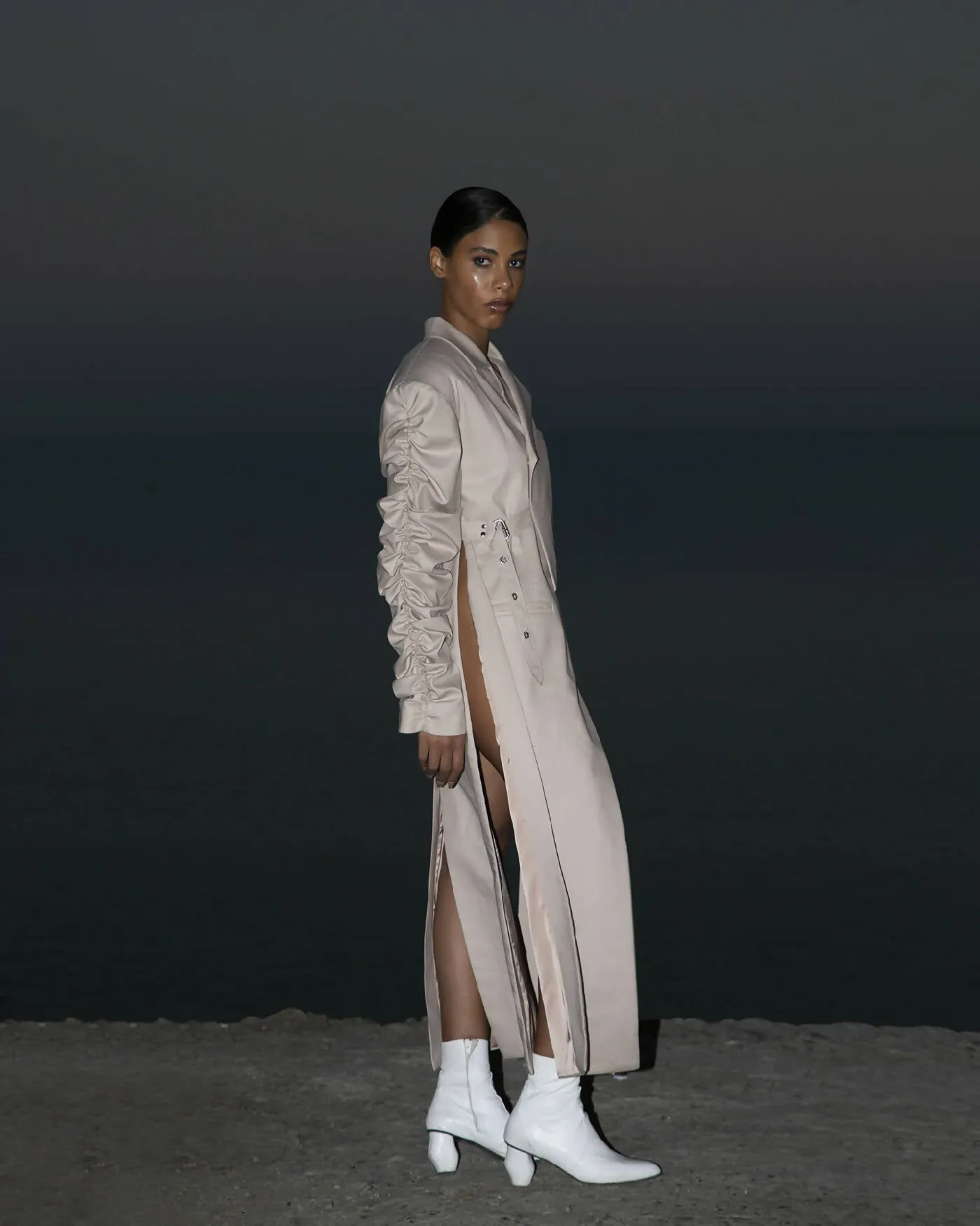 Beige crumple-sleeve trench