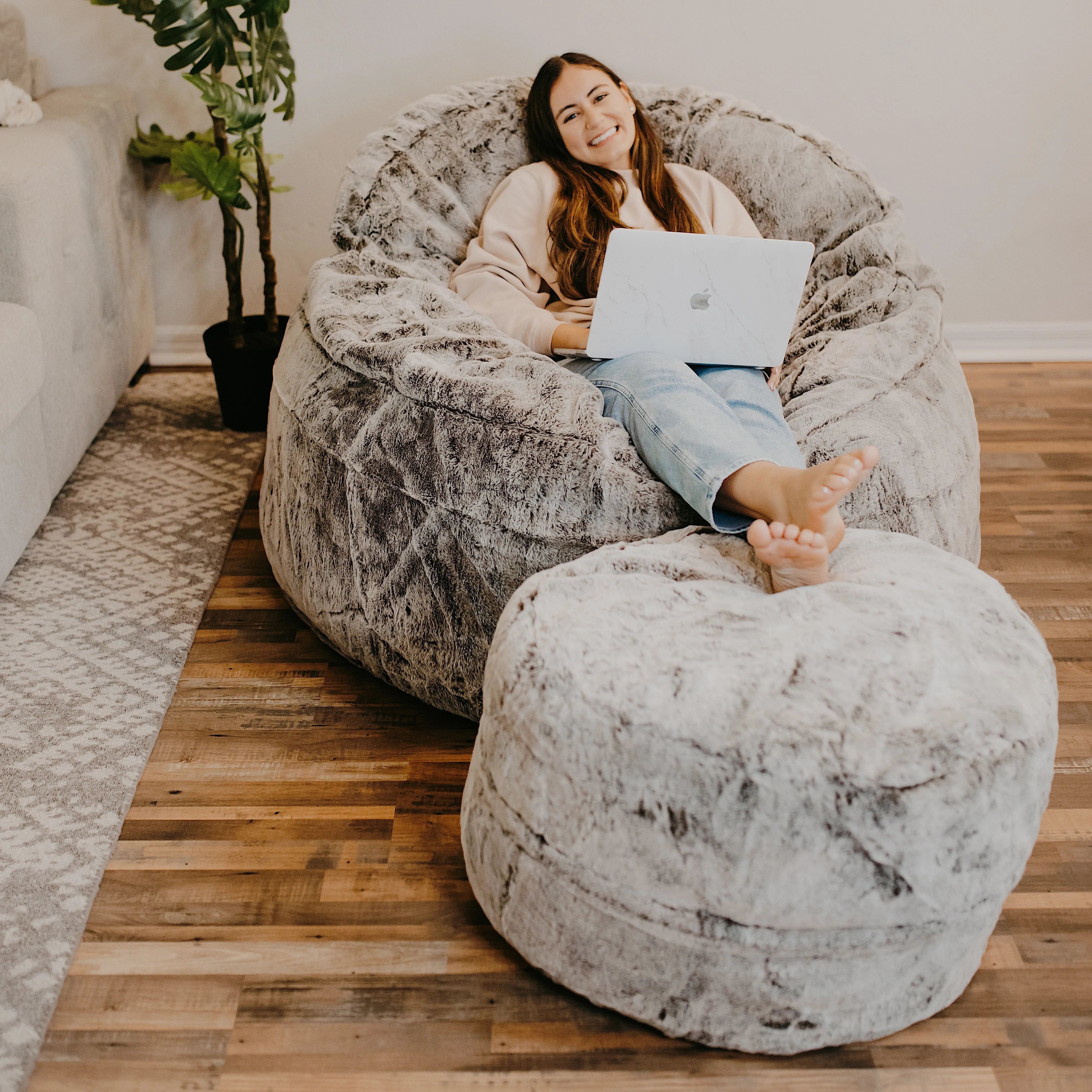 Chinchilla Bundle: Queen Nest Bean Bag   Pouf   Bed Protector